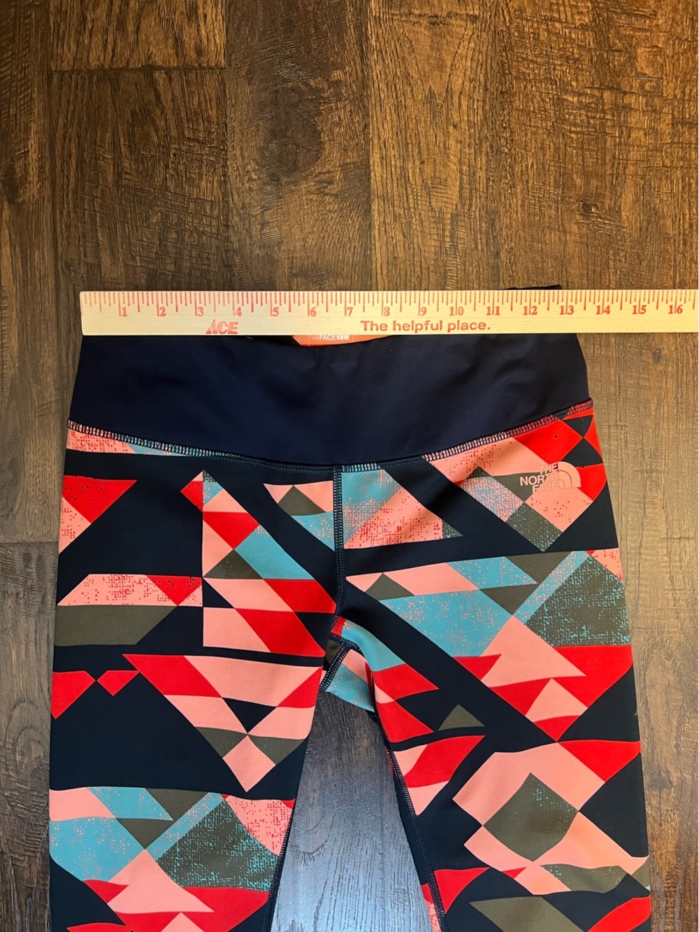 The North Face Women’s FlashDry Geometric Capri Leggings Size Medium Multicolor - Picture 9 of 11